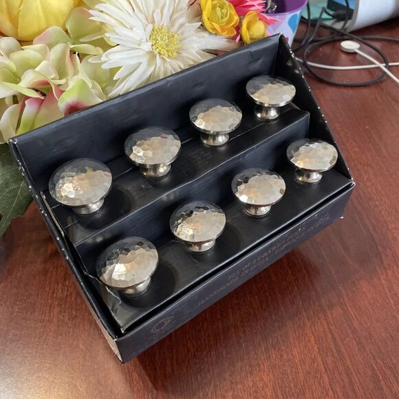 Casa Decor Set Of 8 Silver Hammered Finish Drawer Knobs - NIB - Picture 4 of 4
